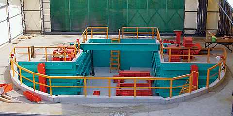  Performance test pits that can accommodate large diameter segments.